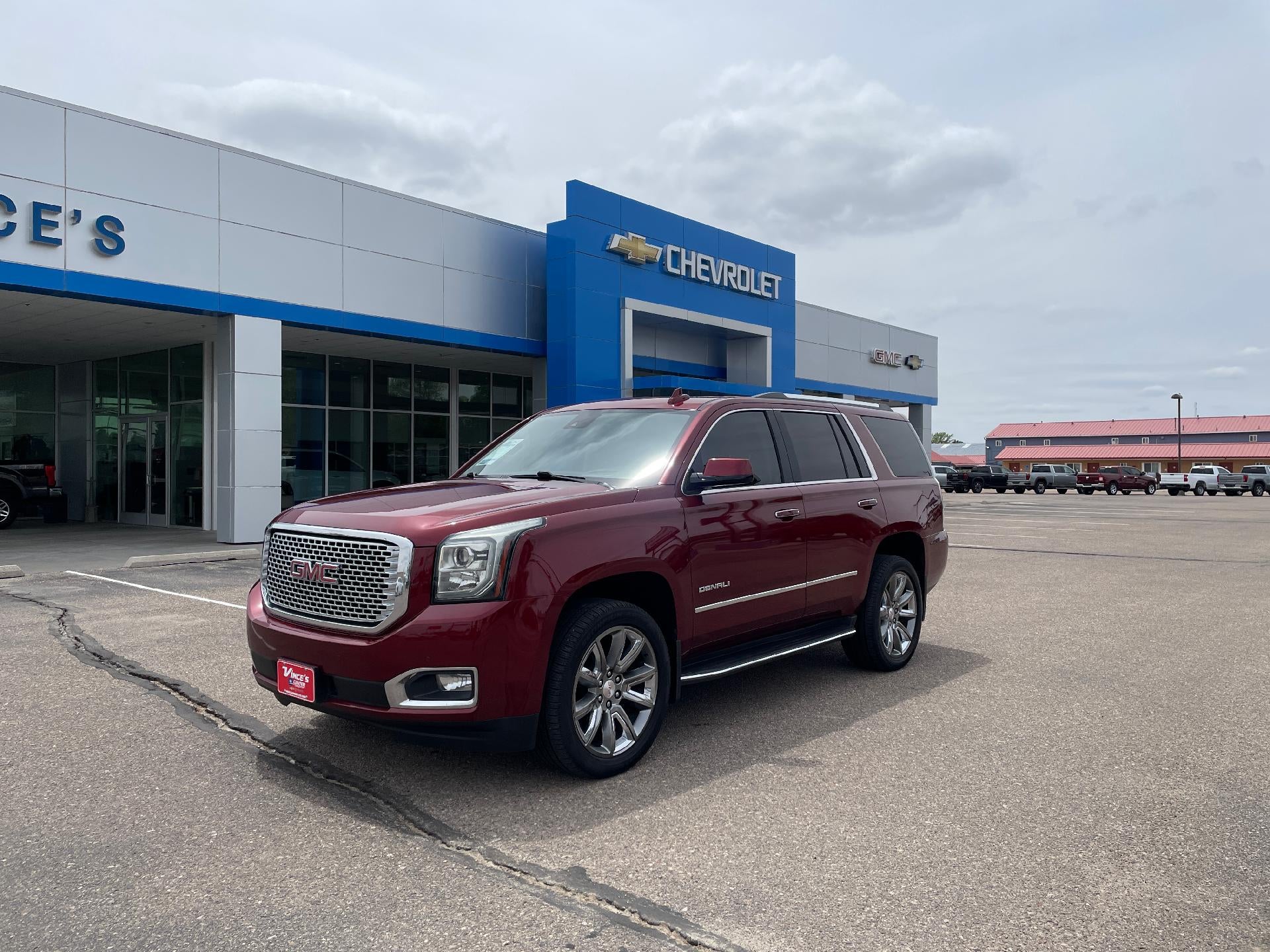 2016 GMC Yukon — rear three-quarter view