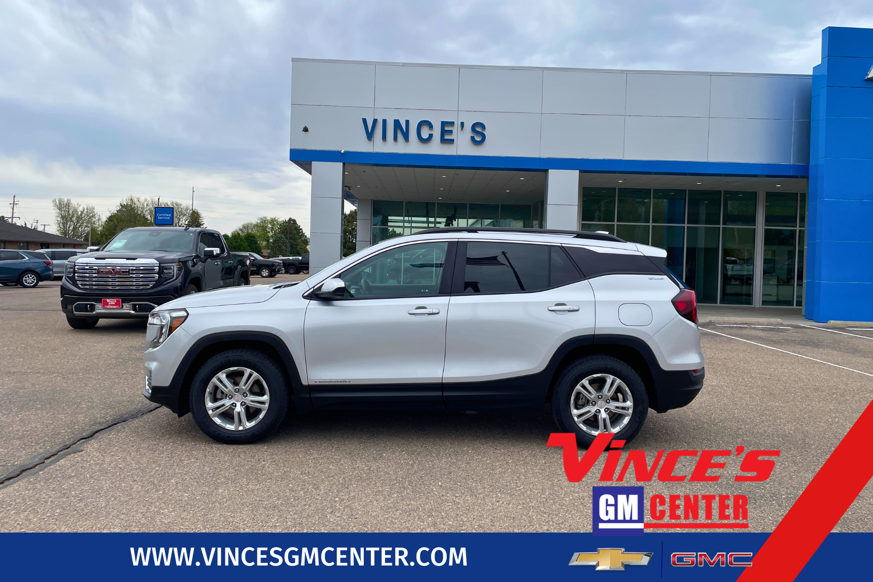 2022 GMC Terrain SLE in Quicksilver Metallic — front three-quarter view